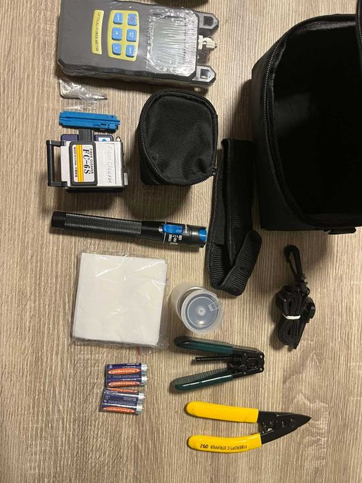 Комплект инструменти за Оптични кабели.