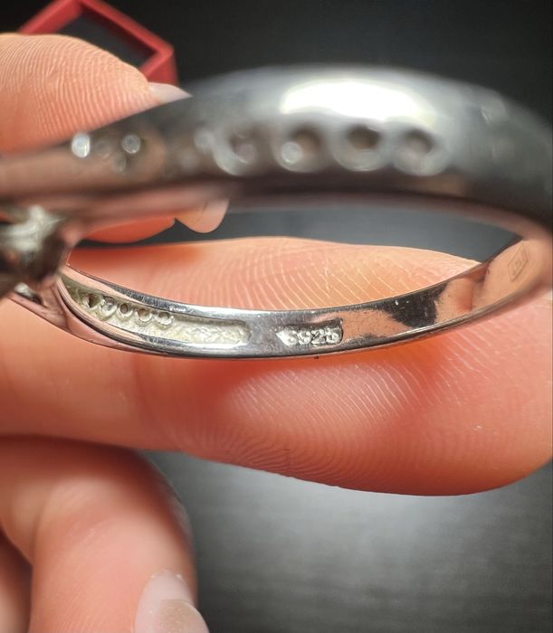 Inel de argint cu piatră rotundă