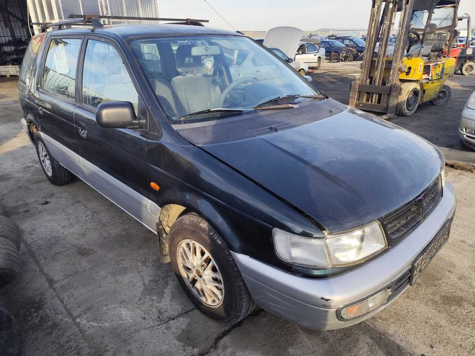 Mitsubishi Space Wagon 2.0 - 133к.с - 1999г. на части