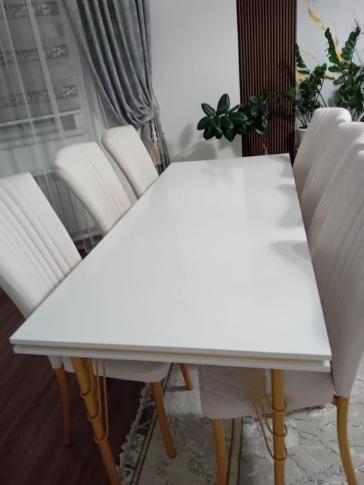 Стол стулья сатылады. новый.
