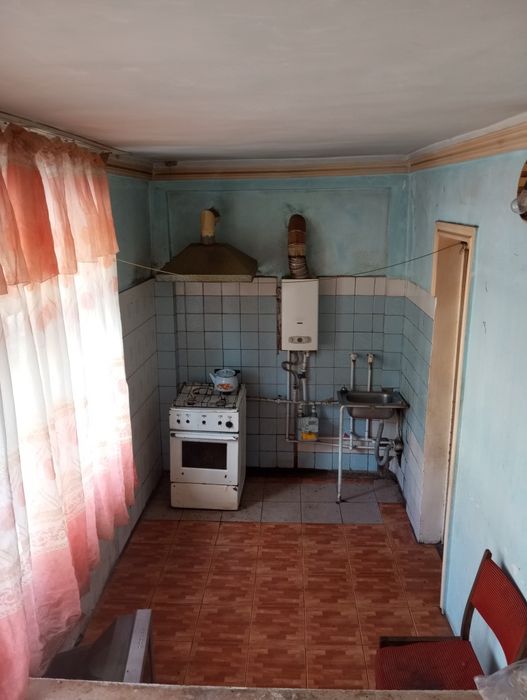 Квартира сотилади 2 хонали сентрда жойлашган 1қаватда ремонти ўртача