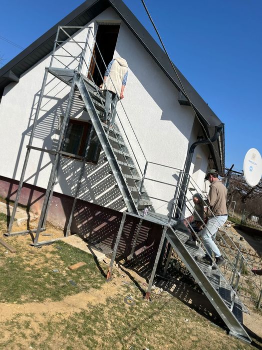Scări metalice zincata