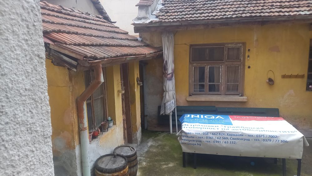 Продава етаж от къща в центъра на Кърджали