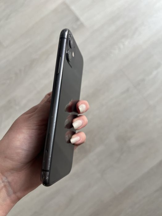 Vand iphone 11, negru