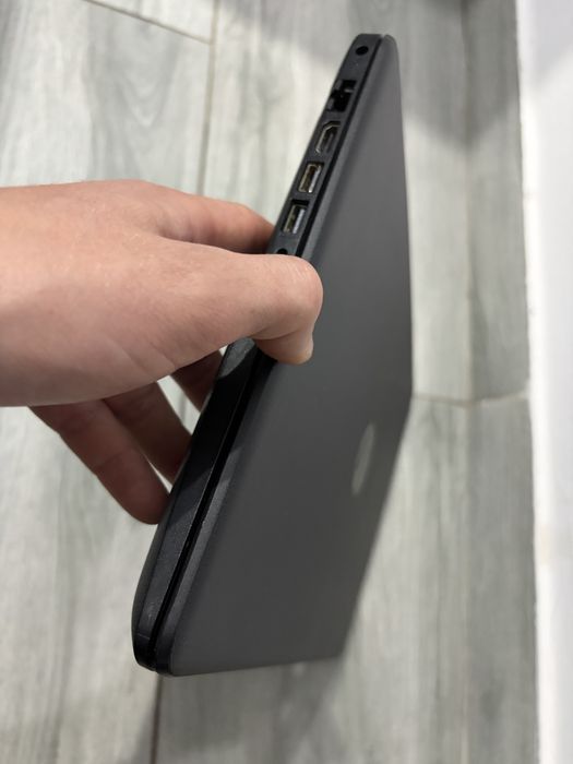 Se vinde laptop Hp i3