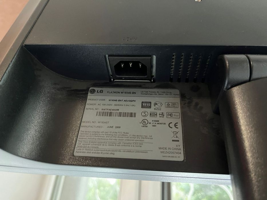 Монитор LG Flatron W1934S-SN 19