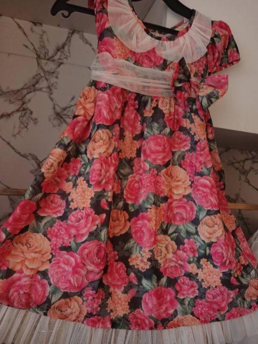 Детская платья,нарядная платья