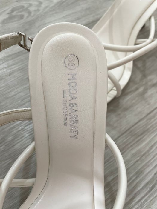 Продам босоножки