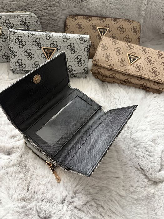 Дамски портмонета Guess