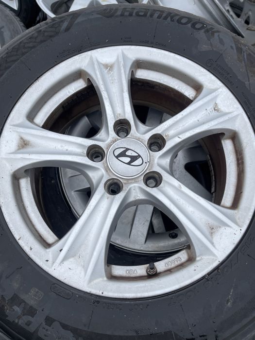 Set jante aliaj originale Hyundai R16 cu anvelope de iarna 215 70 R16