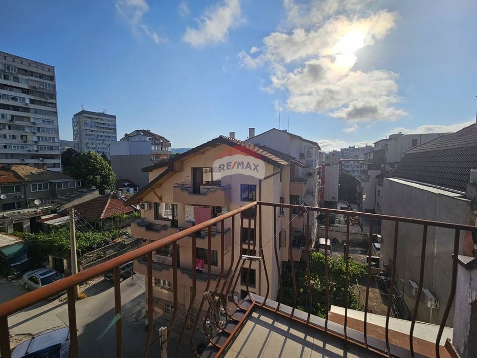 Дава се под наем Двустаен апартамент в Варна, Цветен квартал - 62 кв.м за 459 € - Снимка #10