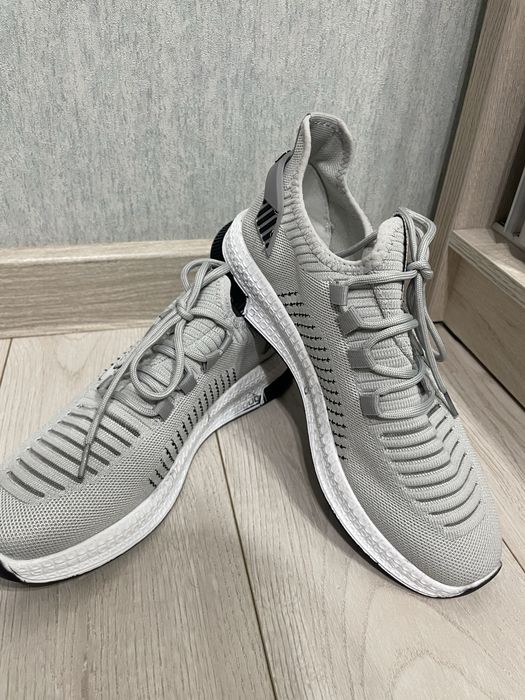 Nike кроссовки серый