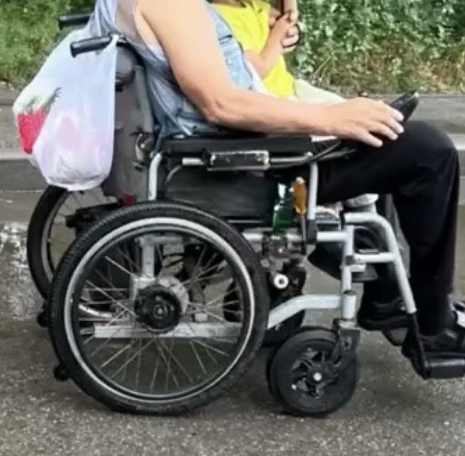 Электрическое инвалидное кресло