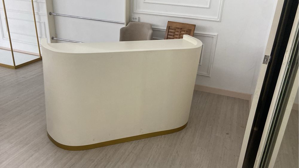 Мебели для магазина одежды