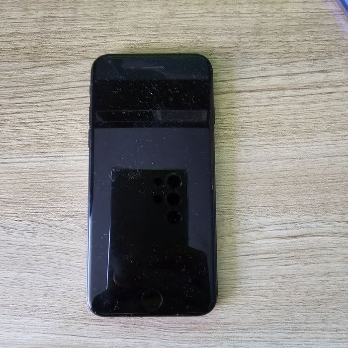 Продам  IPhone  7