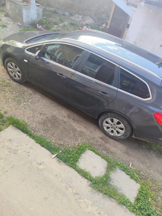 Vând Opel Astra J