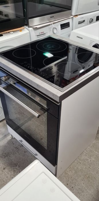 Фурна за вграждане Bauknecht 73л Клас А