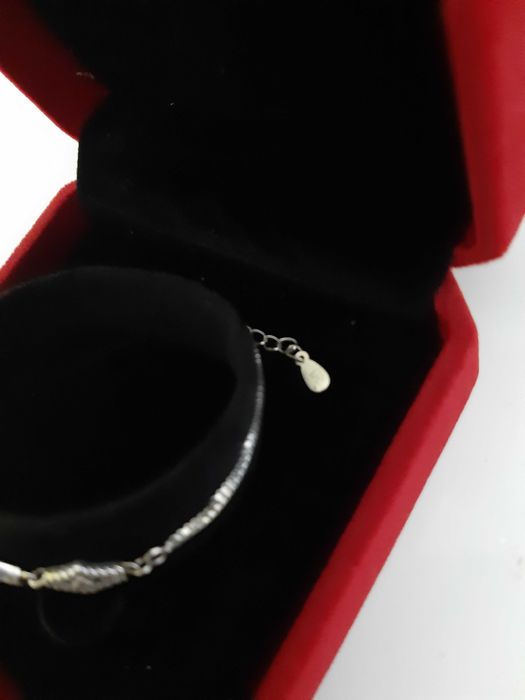 Bratara de argint marcata in cutie cadou catifea rosie