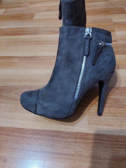 Дамски боти на ток