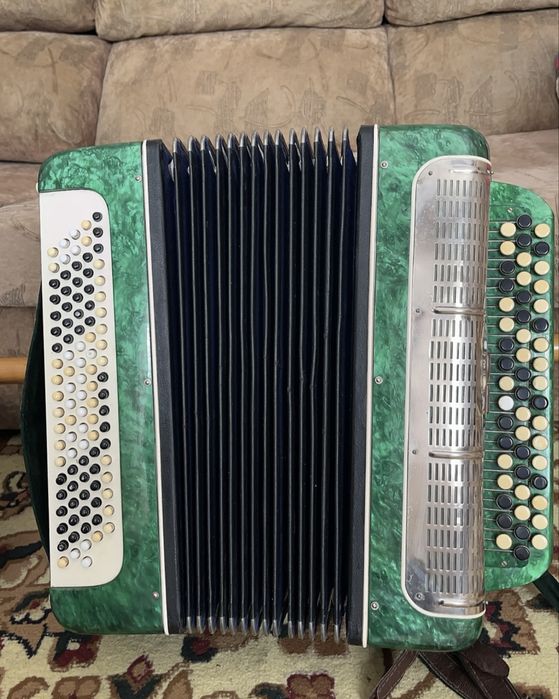 Баян 90 000тг , продам