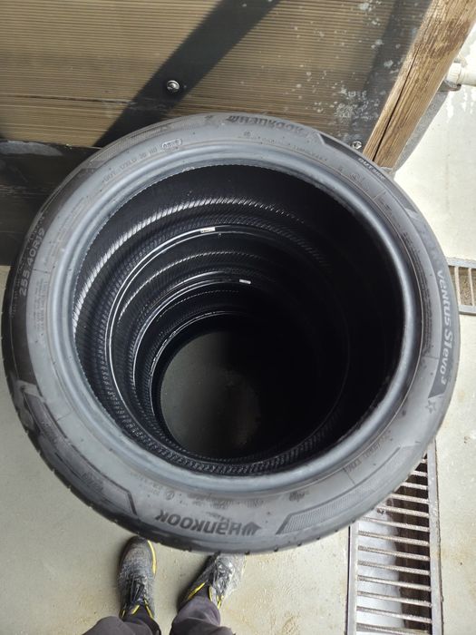 Гуми  Hankook 255/40/19 dot 06/25