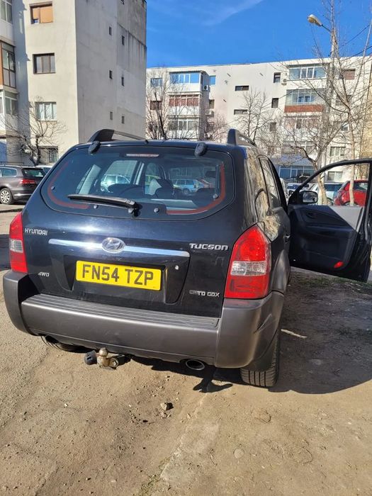 dezmembram hyundai tucson 2.0 crdi 4x4 2005 bara fata/capota/aripi/far