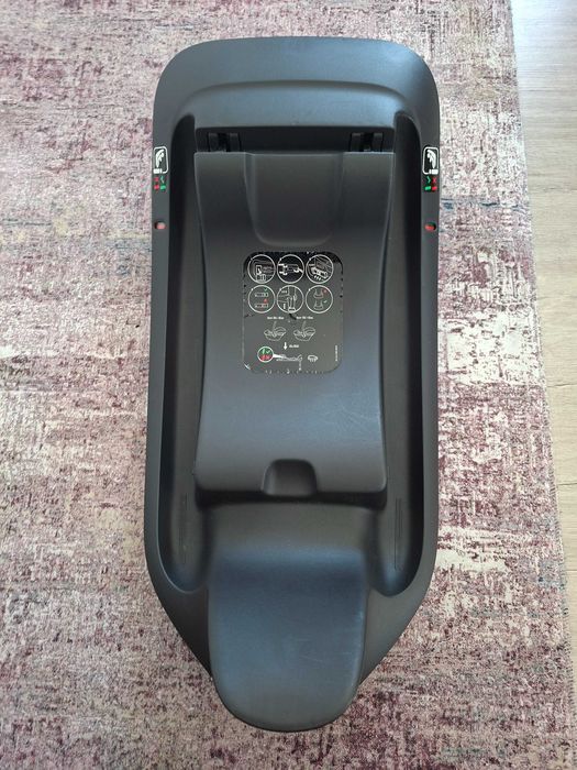 Столче за кола Cybex Aton B2 с основа Isofix в много добре състояние