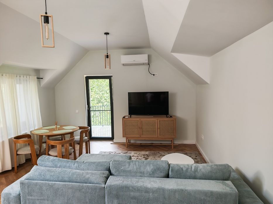 Închiriez casa in parcul Regina Maria 2 niveluri separate.duplex