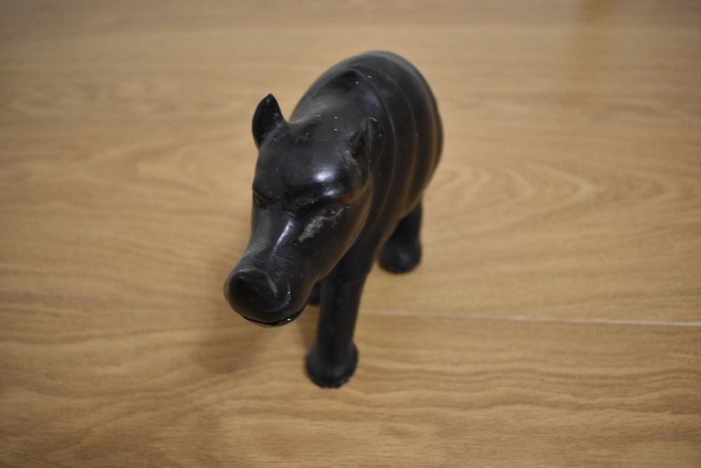 Statuete animale din lemn