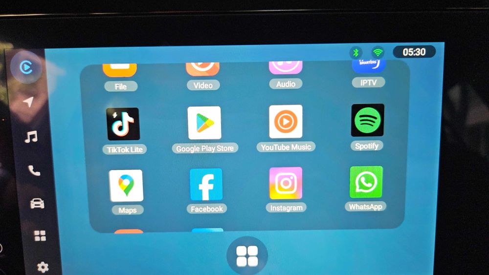 Adaptor Carplay/Android Auto Ai Box,WIFI,4GB RAM+64GB,Youtube,Digi,Nou