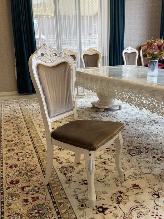 Стол со стульями