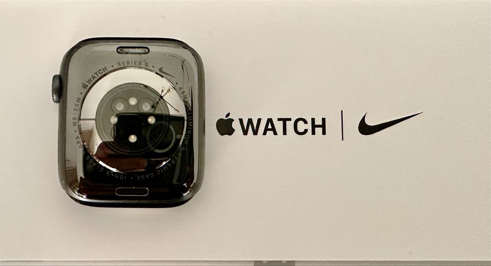 iWatch seria 6, 44 mm, bateria 100%