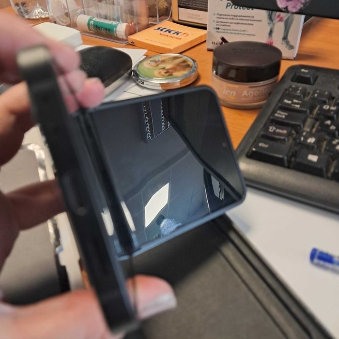 Продавам нов черен Samsung Galaxy ZFlip 7 Fe