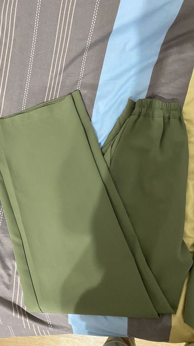 костюм зеленого цвета