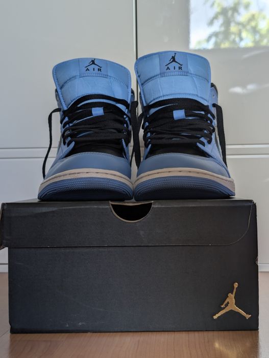 Air Jordan 1 Mid "University Blue Black"