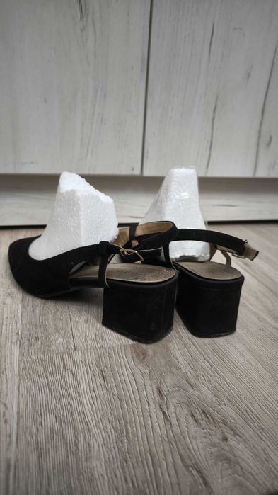 Кожаные черные туфли