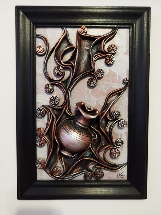 Картина с кожени елементи