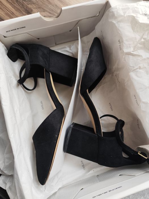 Pantofi ALDO
 Vârf ascutit, iar in spate călcâiul este bine fixat. Inc