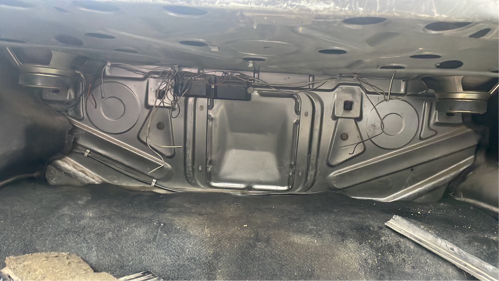 Ауди 100 1.8 обём