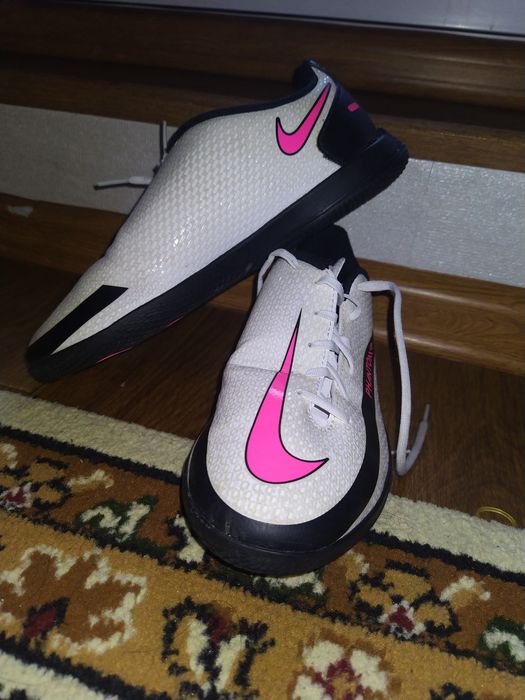 Бутсы крассовки Nike из спорт мастера