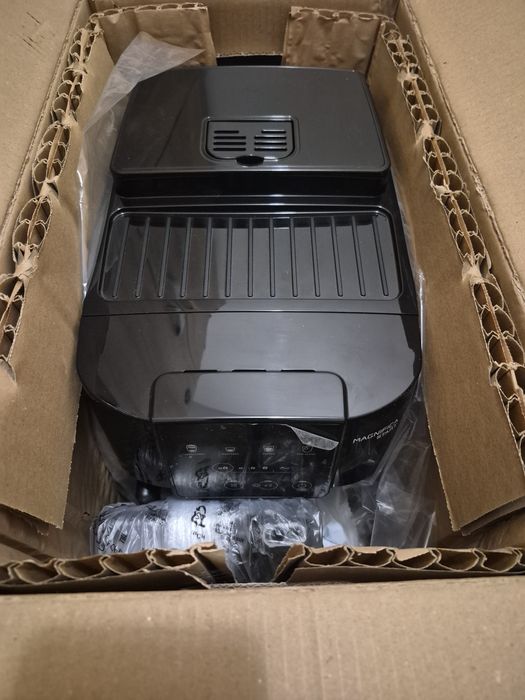 Автоматическвя кофемашина delonghi ecam 220.60