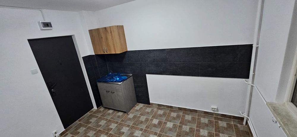 Inchiriez camera zona gemeni 10m2