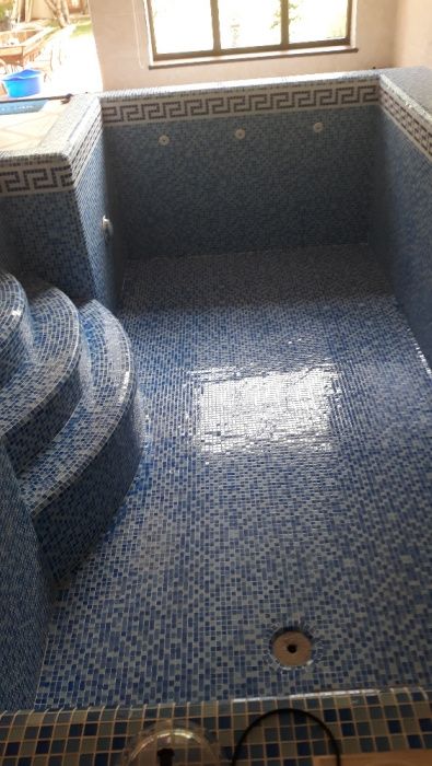 Уборка, чистка, мойка бассейнов (реставрация). Недорого.