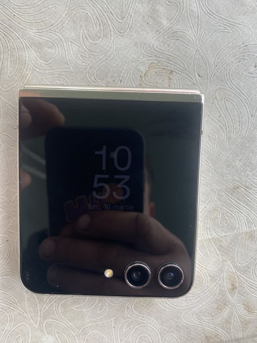 1️⃣ Samsung Galaxy Z Flip5 256GB, stare foarte bună, accept test