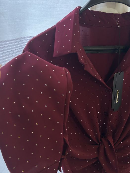 Сатенена риза с камъчета