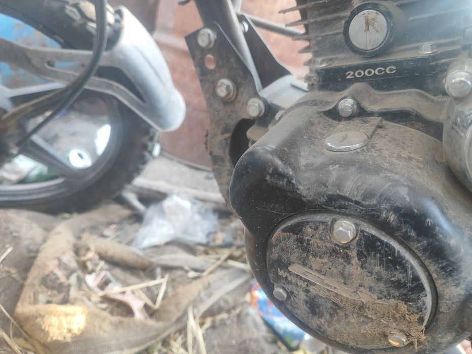 Продам мотоцикл GSX 200см³ 300k
