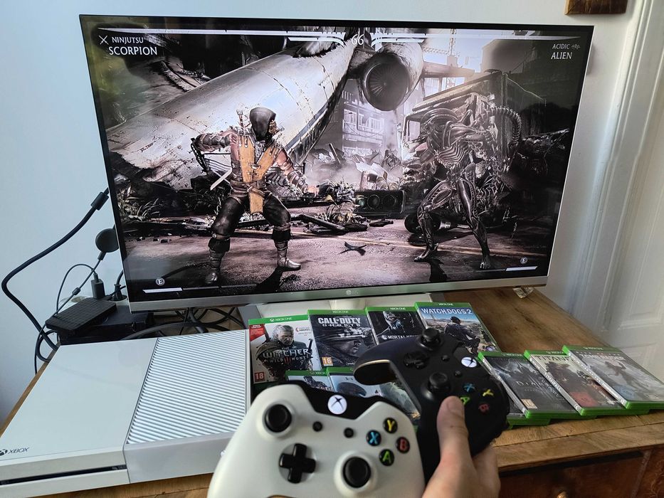 Xbox One, Alb, 500GB + 2 controllere + 13 jocuri – stare IMPECABILĂ !
