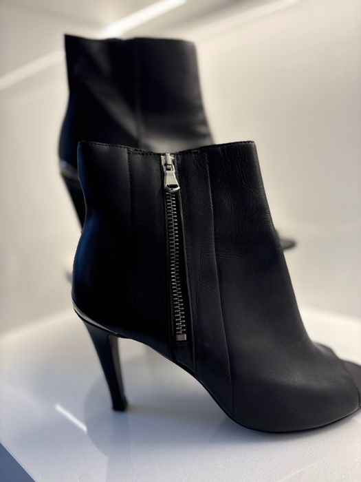 Кожени боти с отворени пръсти