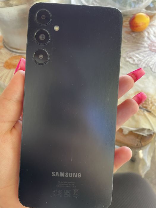 Samsung a05s с 2 калъфа подарък