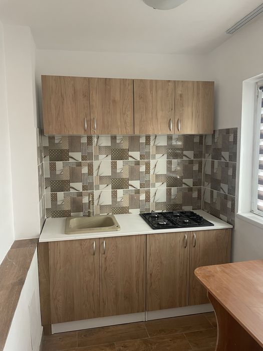 Inchiriez garsoniera ,cart rovine